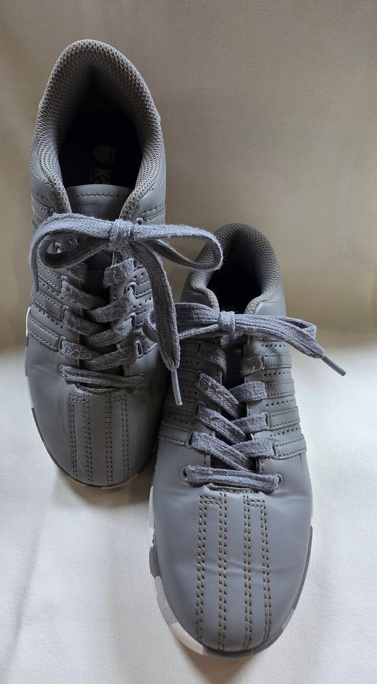 Kids K-Swiss classic sneakers / Size 4